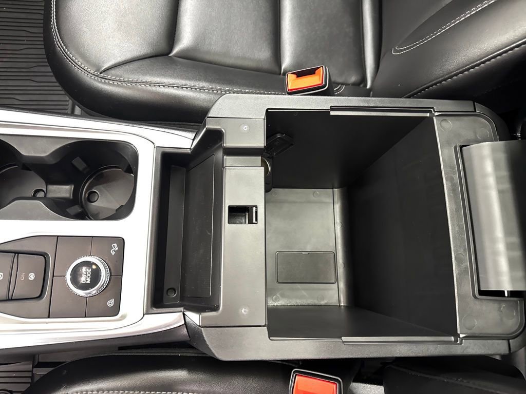 Certified 2022 Ford Explorer XLT w/ Equipment Group 202A image 30