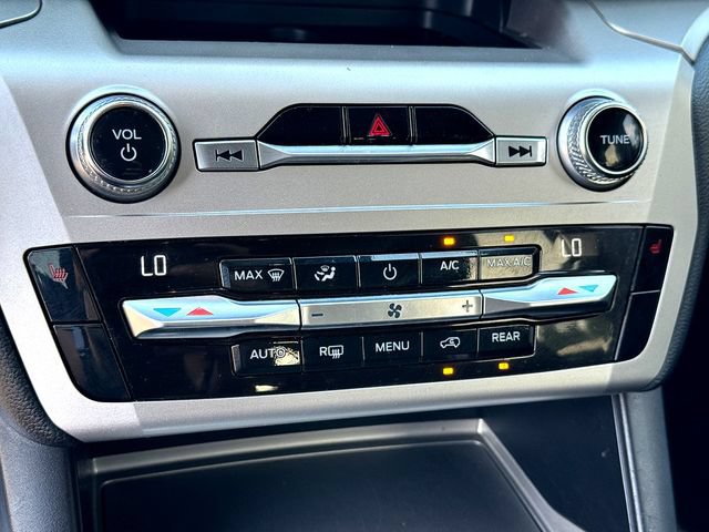 Certified 2021 Ford Explorer XLT RWD image 20