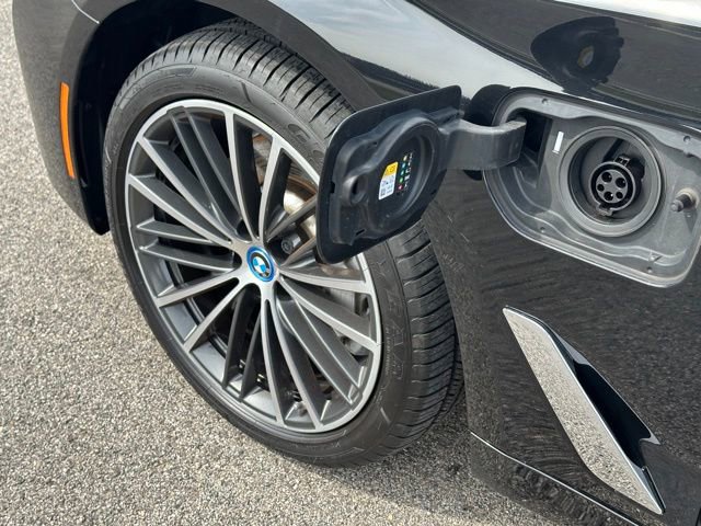 Used 2023 BMW 530e xDrive w/ Premium Package AWD/4WD image 8
