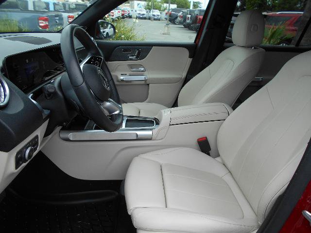 Used 2024 Mercedes-Benz GLB 250 4MATIC image 5