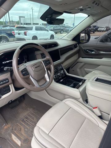 Used 2023 GMC Yukon XL Denali w/ Advanced Technology Package AWD/4WD image 5