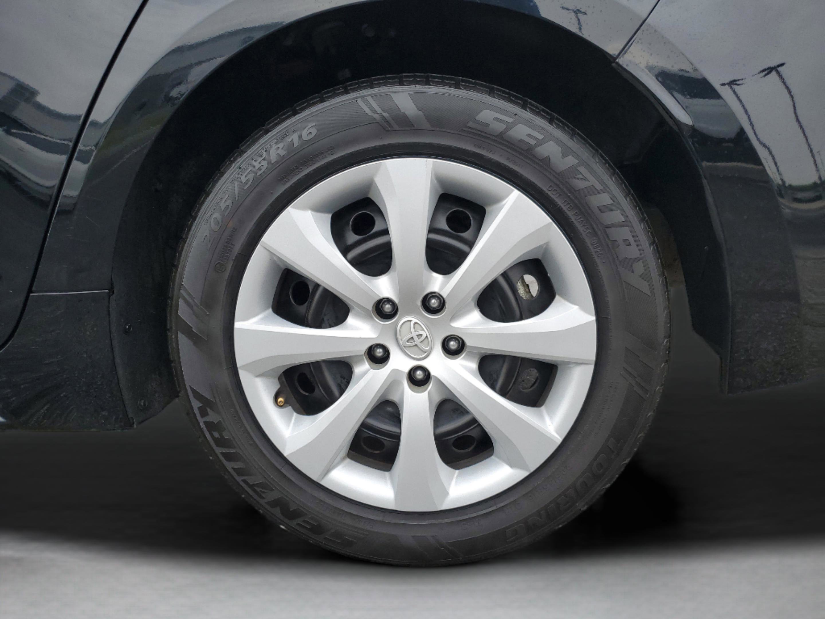 Used 2024 Toyota Corolla LE FWD image 28