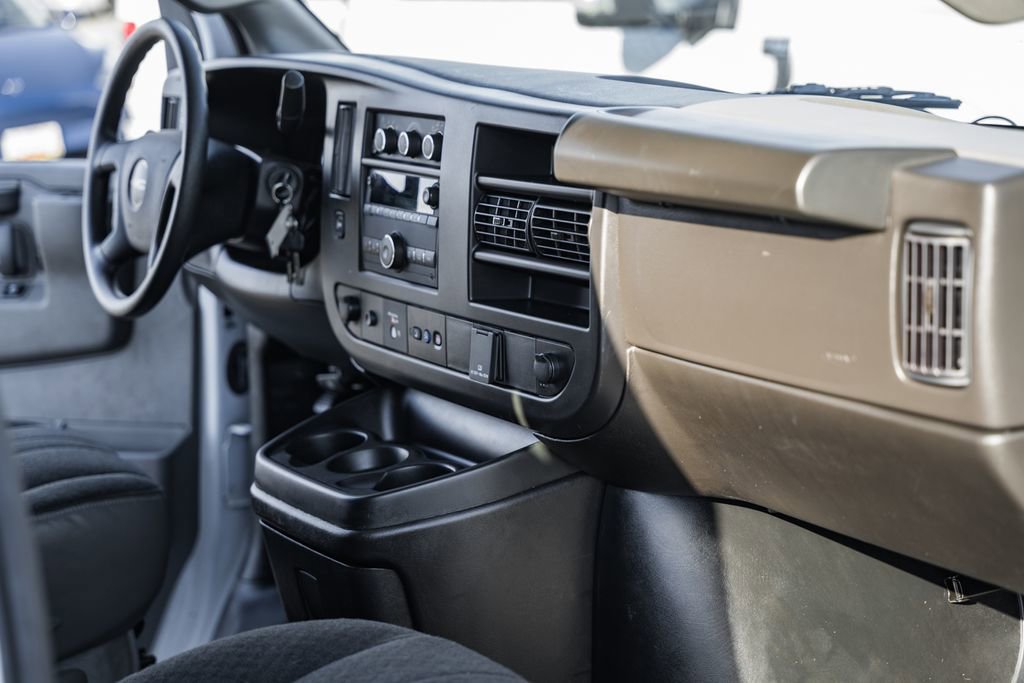 Used 2023 GMC Savana 2500 image 22