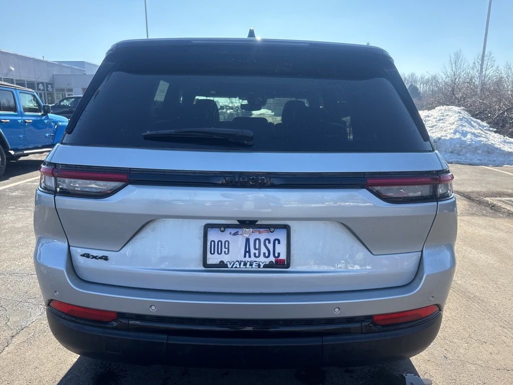 Used 2024 Jeep Grand Cherokee Altitude video 4