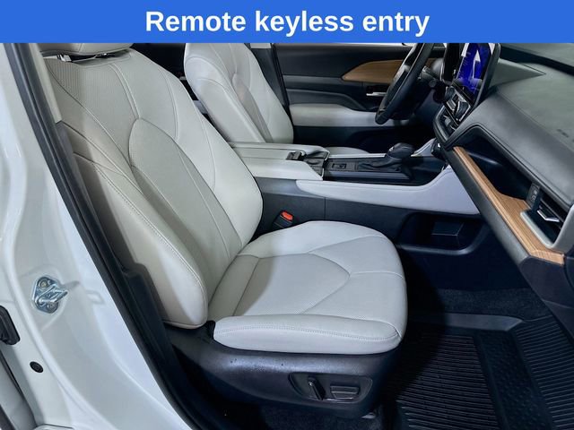 Used 2025 Toyota Grand Highlander AWD image 15