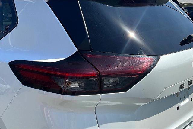 Used 2024 Nissan Rogue SV AWD/4WD image 30