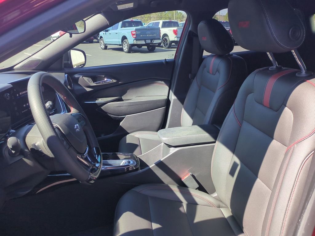 Used 2025 Chevrolet Trax RS w/ Driver Confidence Package image 22
