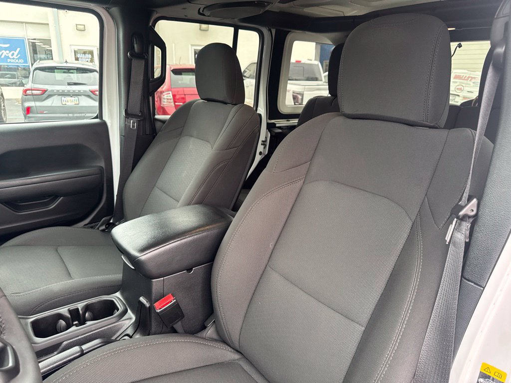 Used 2023 Jeep Wrangler Unlimited Sport AWD/4WD image 17