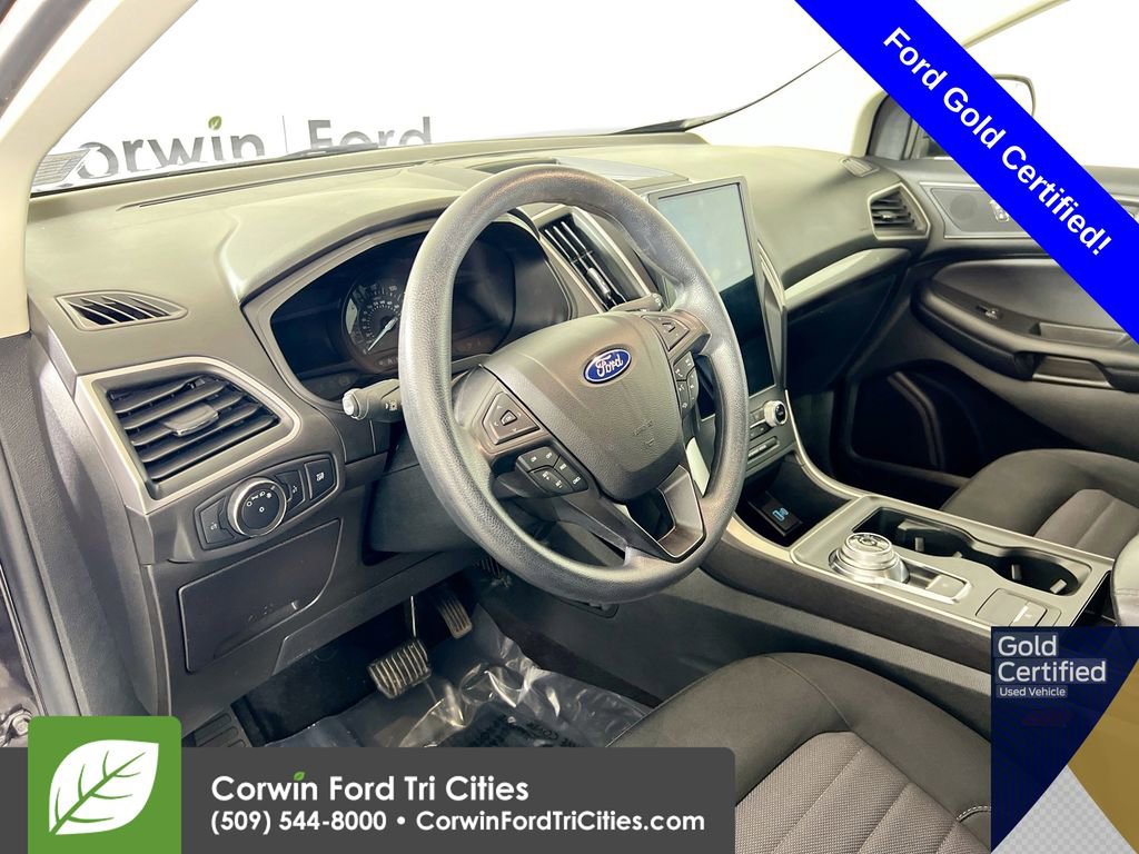 Certified 2022 Ford Edge SE image 3