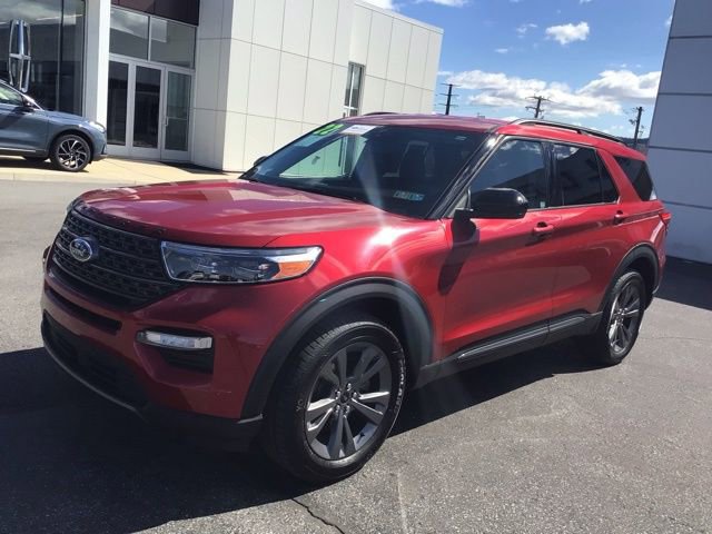 Certified 2022 Ford Explorer XLT w/ Equipment Group 202A AWD/4WD image 2