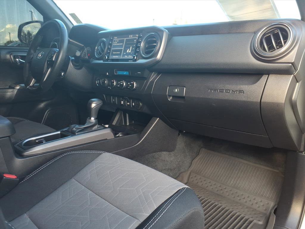 Used 2022 Toyota Tacoma TRD Off-Road image 10