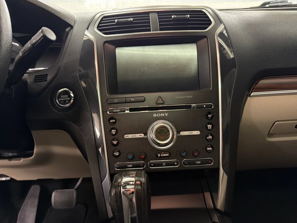 Certified 2018 Ford Explorer Limited FWD image 25