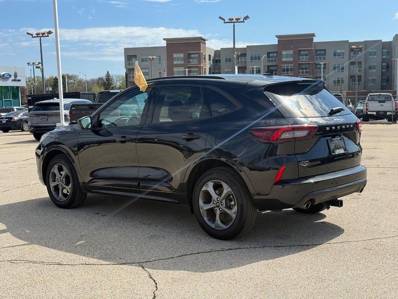 Certified 2023 Ford Escape ST-Line w/ Tech Pack #1 AWD/4WD image 9