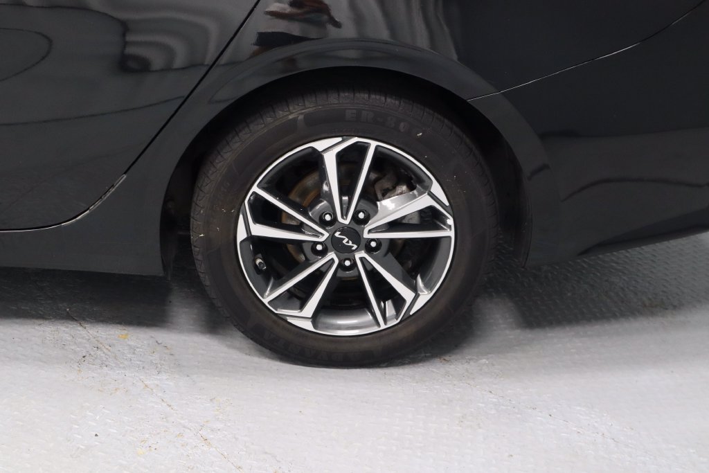 Used 2023 Kia Forte LXS w/ LXS Technology Package FWD image 18