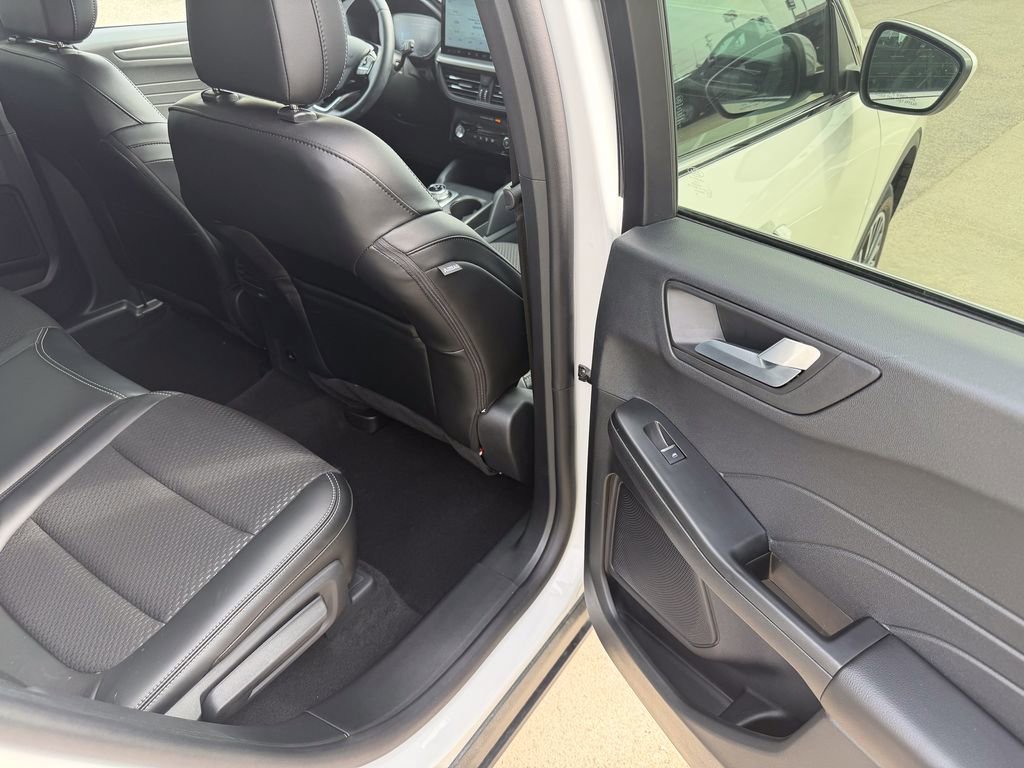 Certified 2025 Ford Escape SE image 16