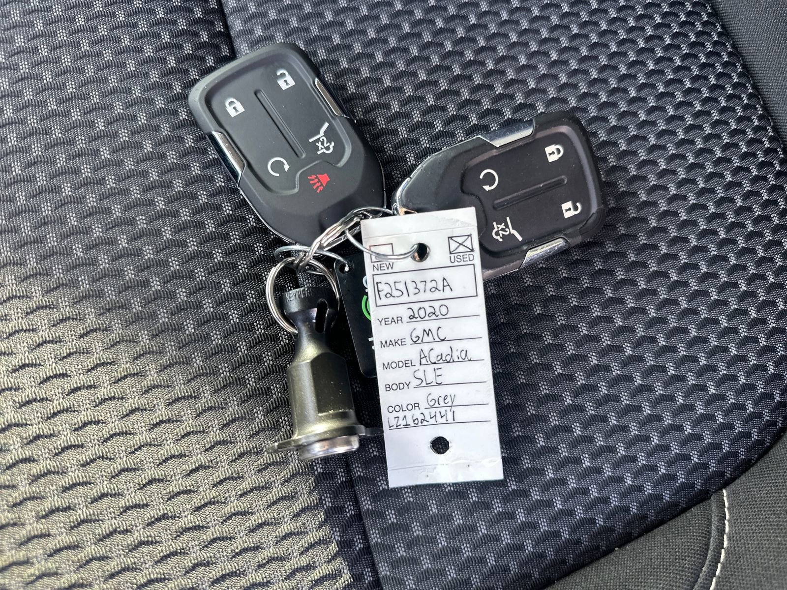 Used 2020 GMC Acadia SLE w/ Driver Convenience Package image 30