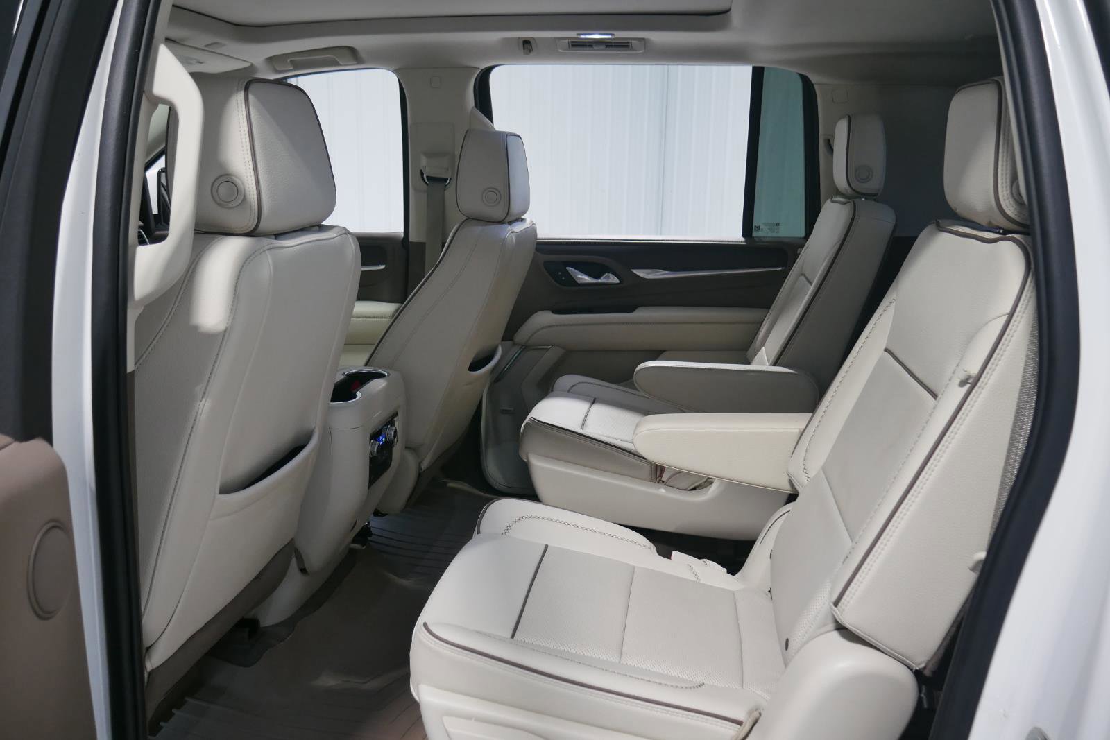 Used 2023 GMC Yukon XL Denali image 12