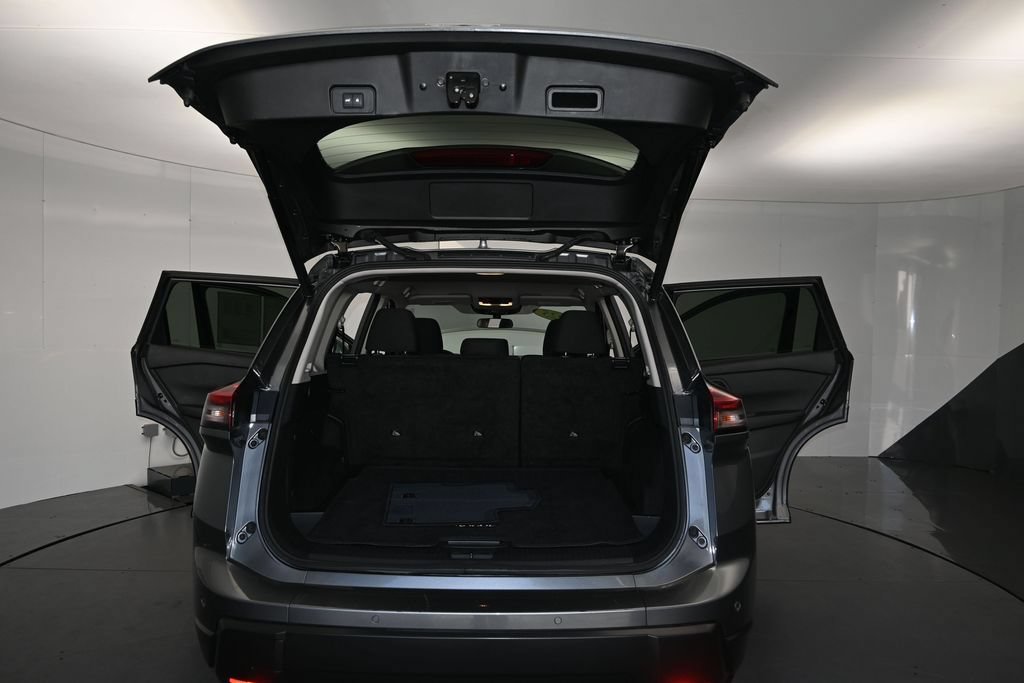 Used 2025 Nissan Rogue SV FWD image 11