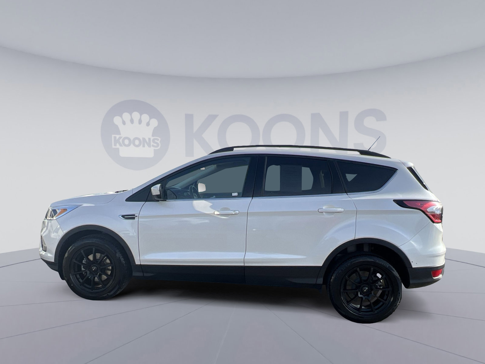 Certified 2018 Ford Escape SE w/ SE Sync 3 Package image 2