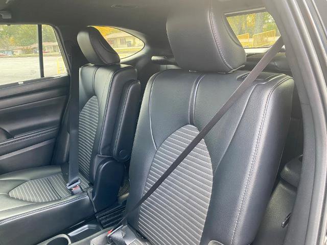 Used 2021 Toyota Highlander XSE image 28