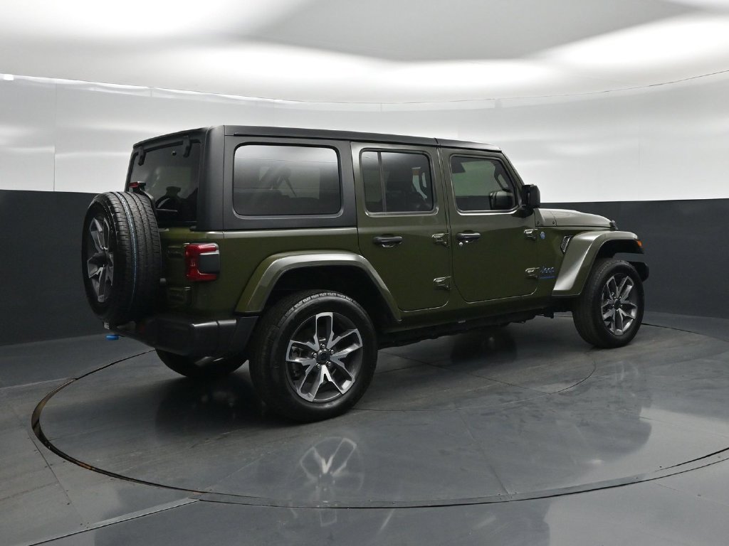 Used 2024 Jeep Wrangler Unlimited w/ Convenience Group AWD/4WD image 21