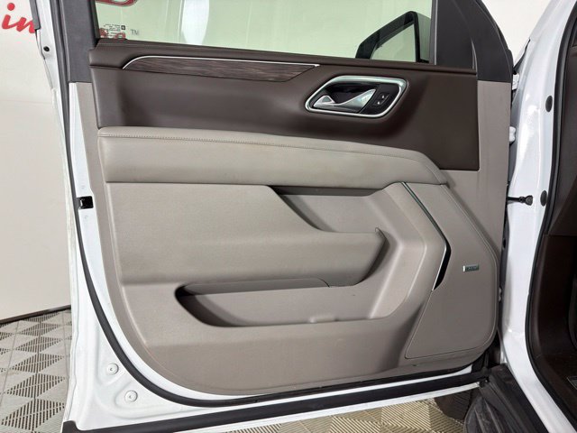 Used 2021 Chevrolet Suburban LT w/ LT Signature Package RWD image 23