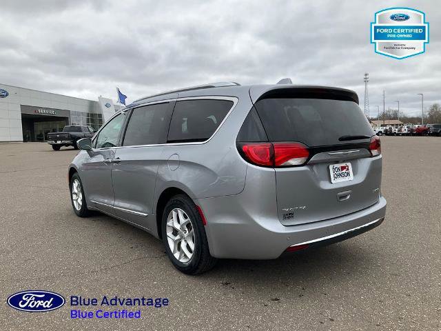 Used 2020 Chrysler Pacifica Limited image 3