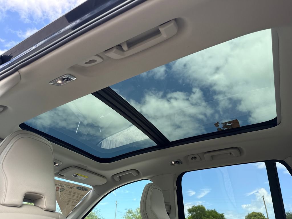 Used 2022 Volvo XC90 T5 Momentum w/ Protection Package Premier image 7
