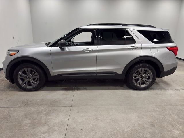 Certified 2021 Ford Explorer XLT w/ Equipment Group 202A AWD/4WD image 8