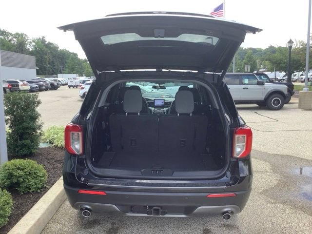 Certified 2023 Ford Explorer XLT w/ Equipment Group 202A AWD/4WD image 33