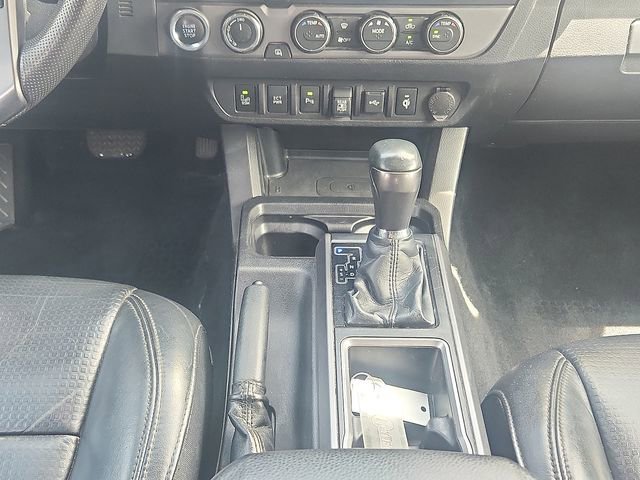 Used 2020 Toyota Tacoma TRD Sport w/ TRD Premium Sport Package AWD/4WD image 18