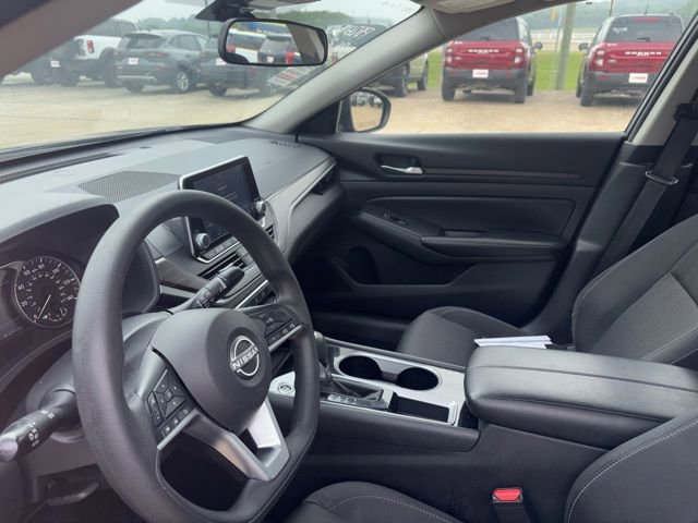 Used 2024 Nissan Altima 2.5 SV FWD image 12