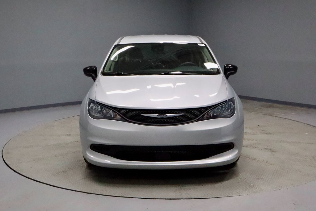 Used 2024 Chrysler Voyager LX image 5