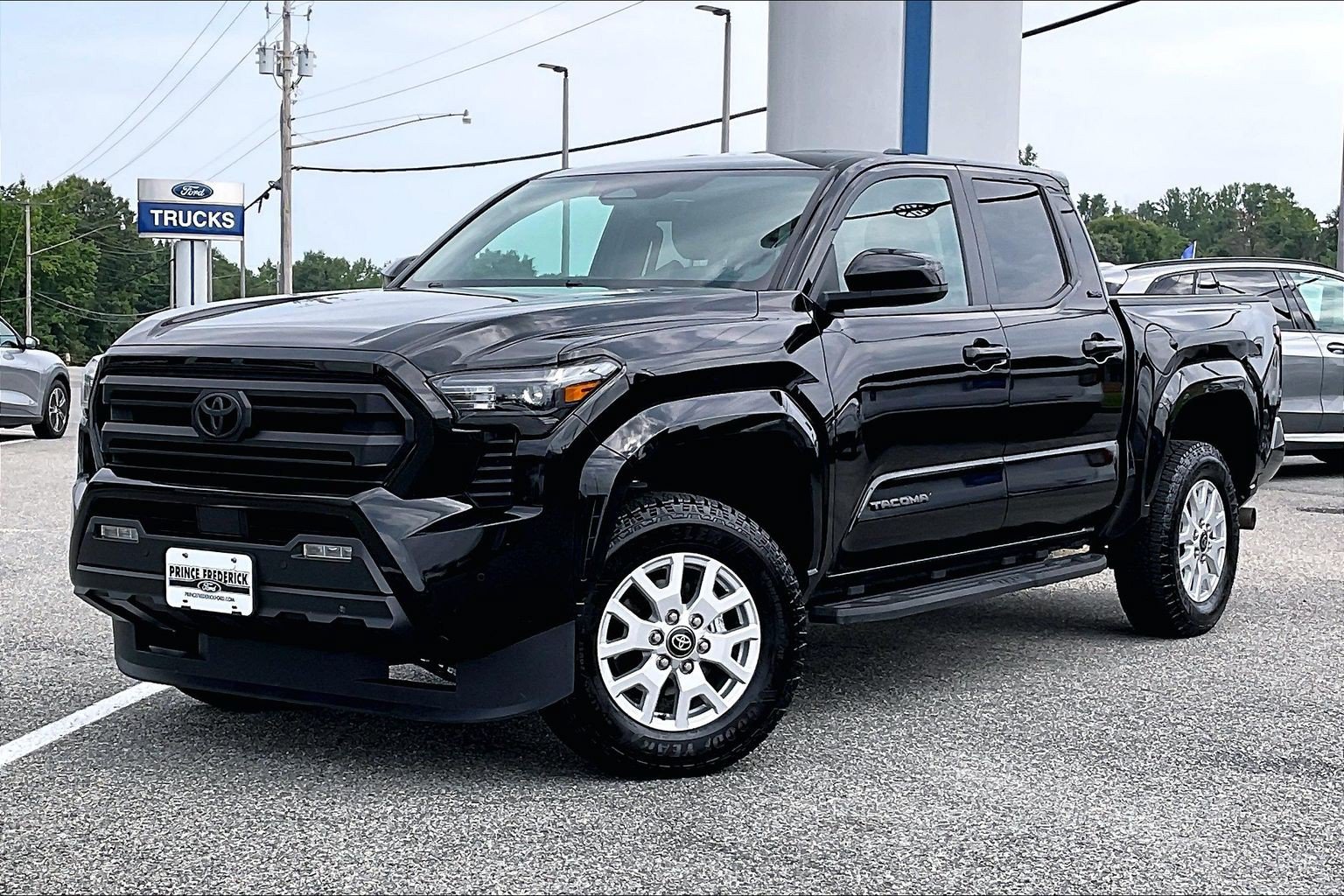 Used 2024 Toyota Tacoma SR5 AWD/4WD image 3