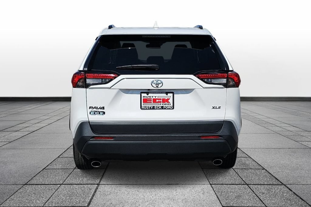 Used 2025 Toyota RAV4 XLE FWD image 6