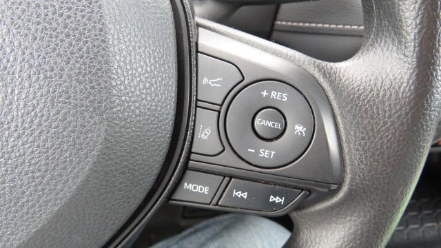 Used 2020 Toyota RAV4 LE image 20