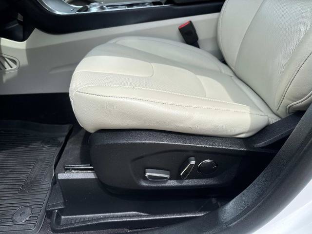 Certified 2019 Ford Edge Titanium w/ Equipment Group 301A FWD image 18