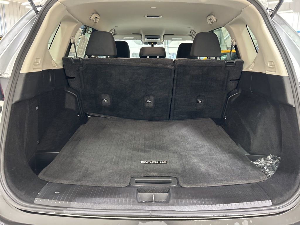 Used 2023 Nissan Rogue SV image 26