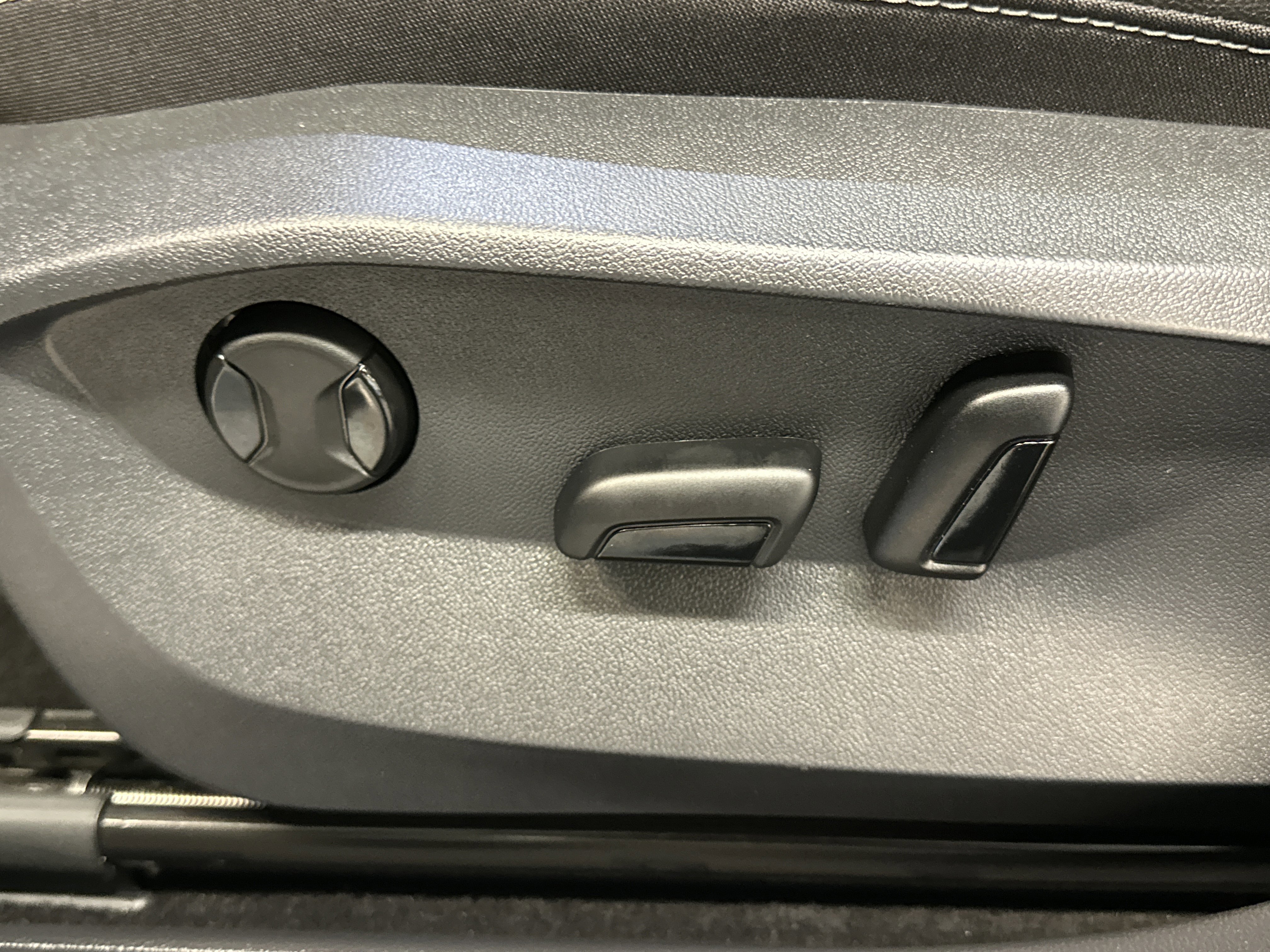 Used 2024 Volkswagen Taos SE image 23