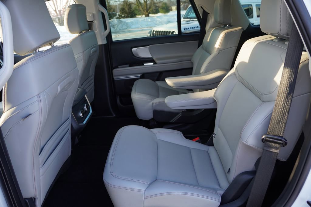 Certified 2025 Ford Expedition Active image 19