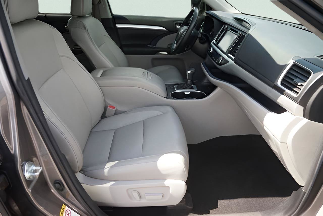 Used 2017 Toyota Highlander XLE FWD image 19