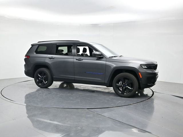 Used 2023 Jeep Grand Cherokee L Altitude AWD/4WD image 3