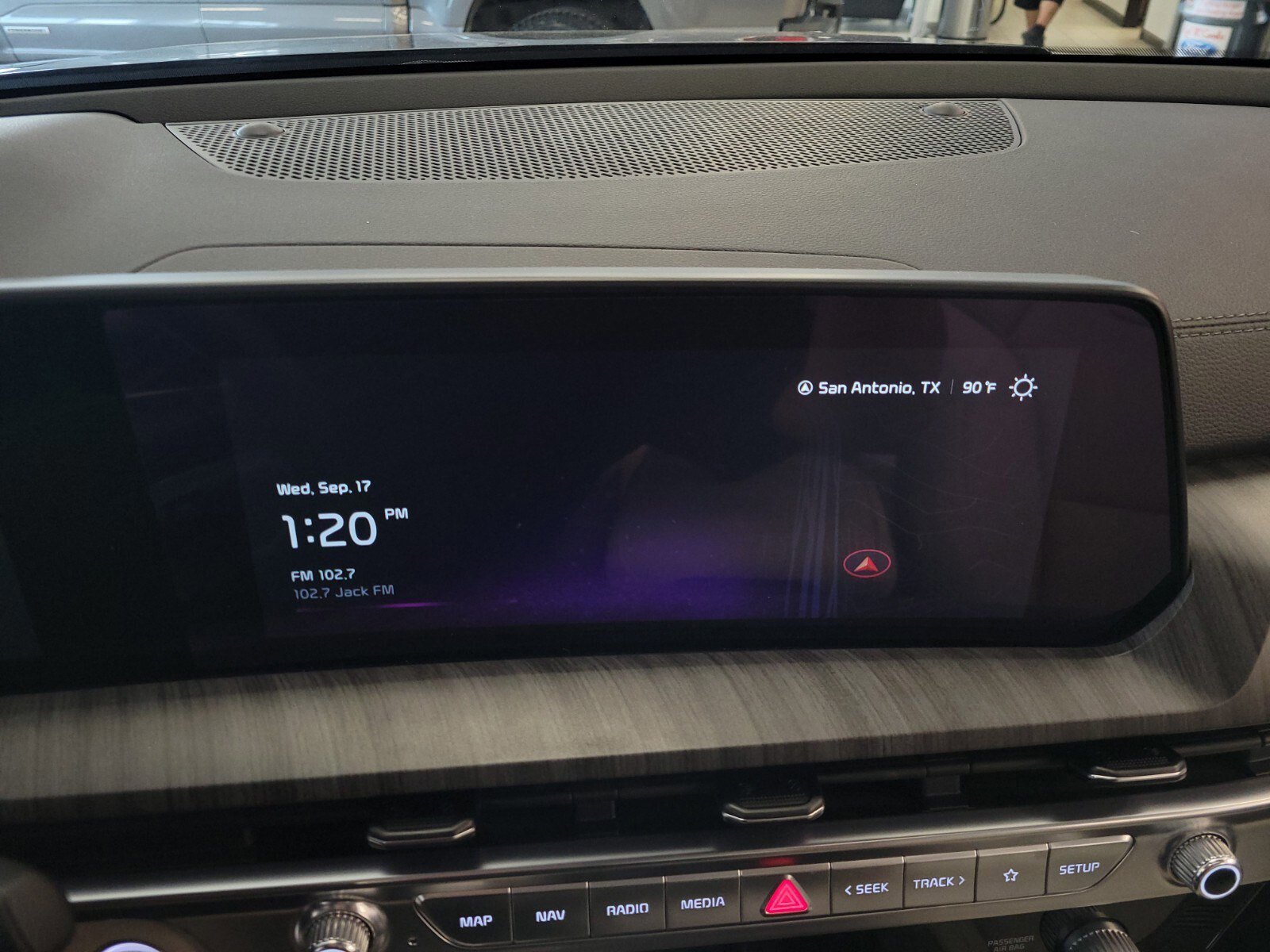 Used 2024 Kia Telluride SX w/ Towing Package image 20