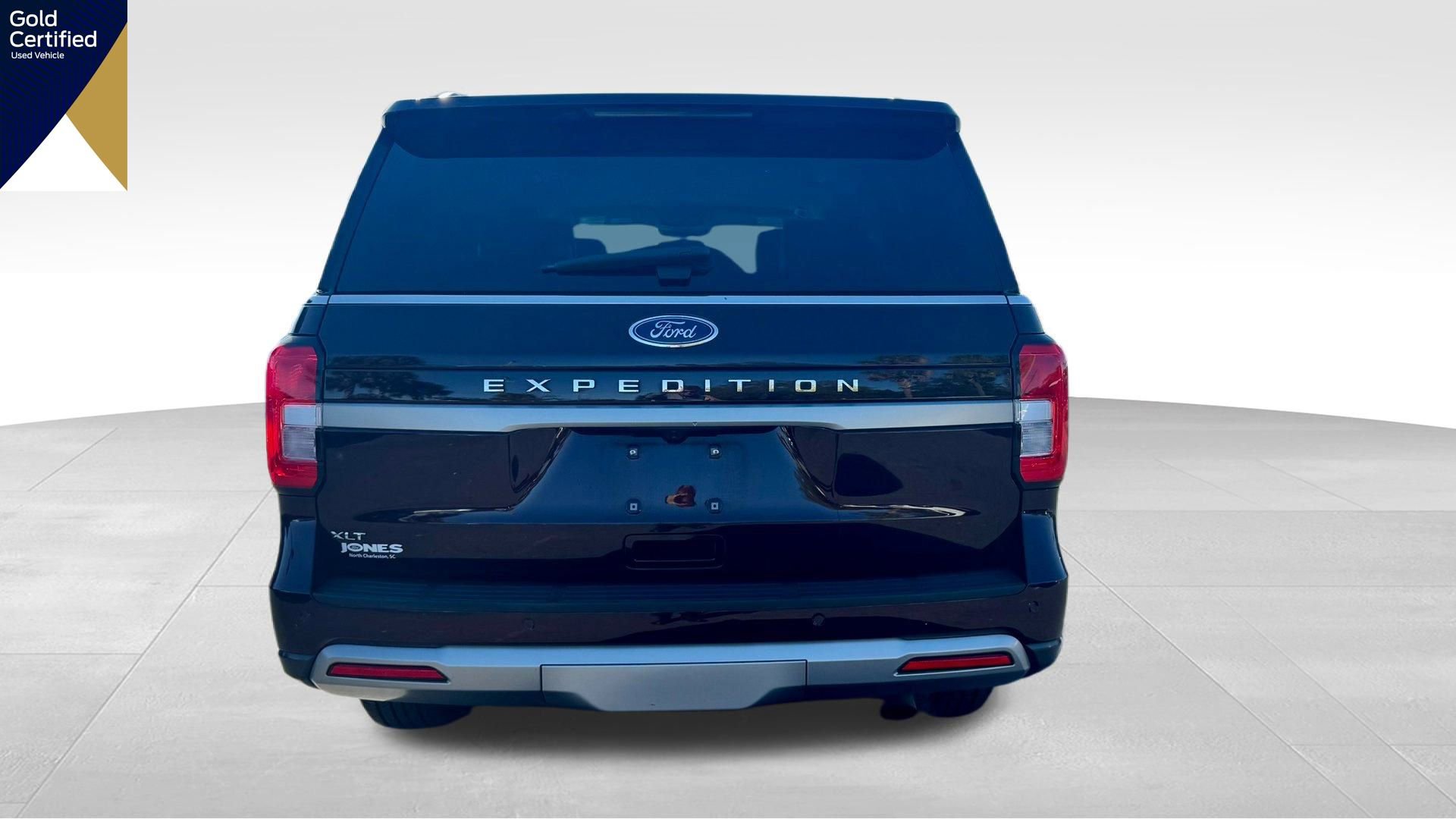 Certified 2024 Ford Expedition XLT image 12