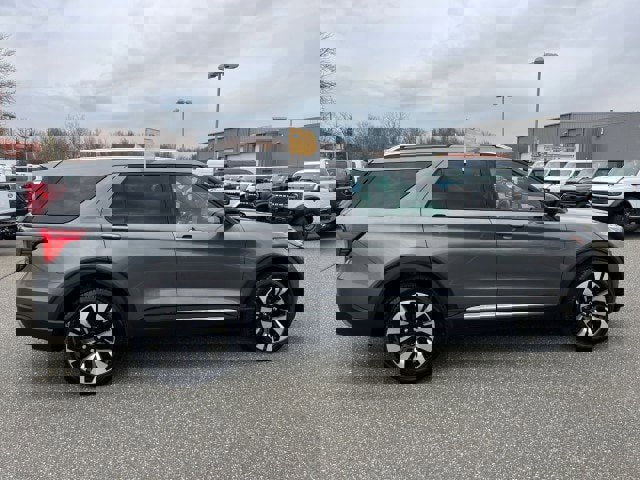 Certified 2025 Ford Explorer Platinum w/ LUX Leather Package image 6