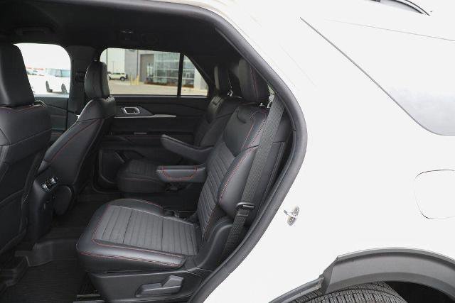 Certified 2025 Ford Explorer ST-Line image 30