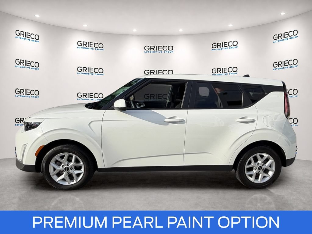 Used 2025 Kia Soul LX w/ LX Technology Package FWD image 4