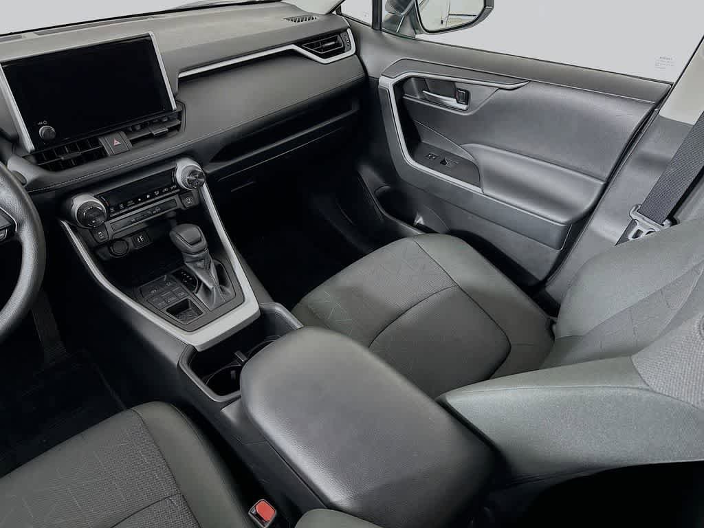 Used 2025 Toyota RAV4 XLE AWD/4WD image 11