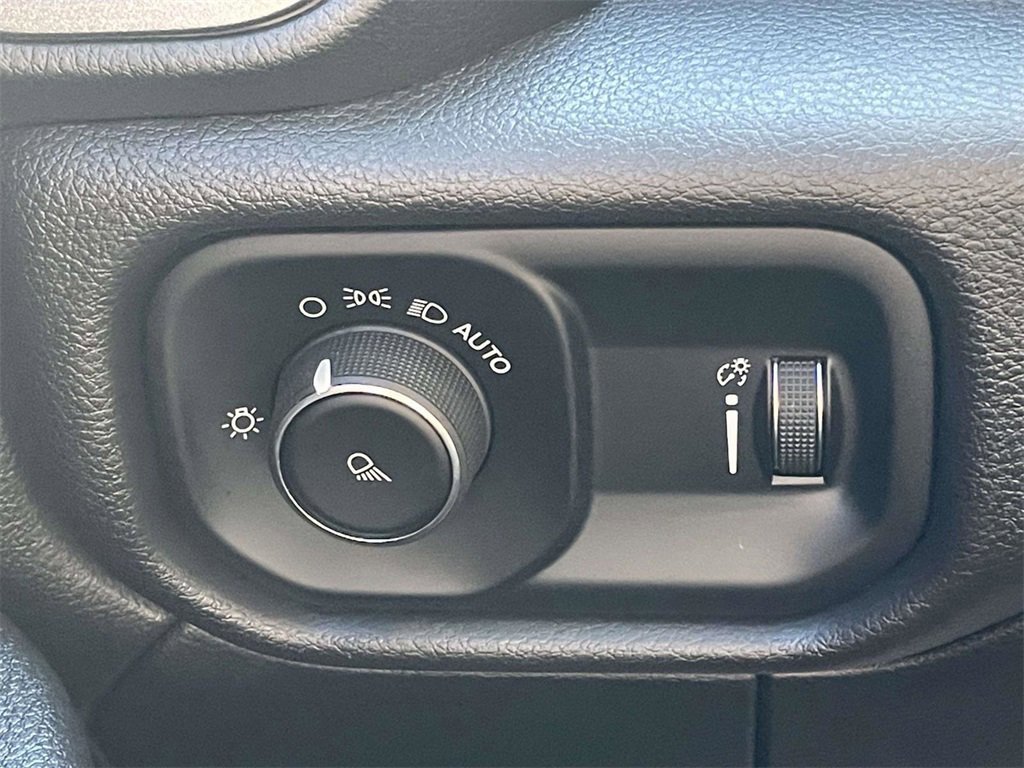 Used 2022 RAM 2500 Tradesman w/ Chrome Appearance Group image 27