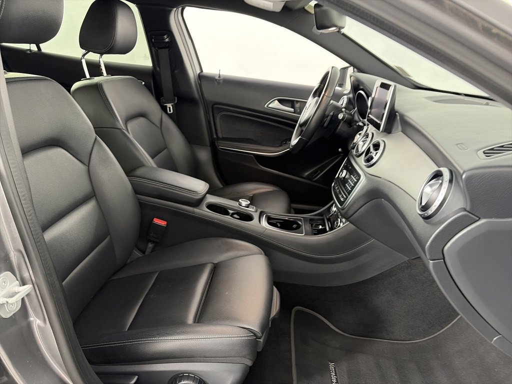 Used 2017 Mercedes-Benz GLA 250 4MATIC image 31